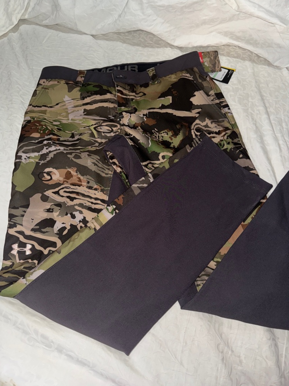 Under Armour Men's Camouflage Cargo Pants with Black Panels sz 8
